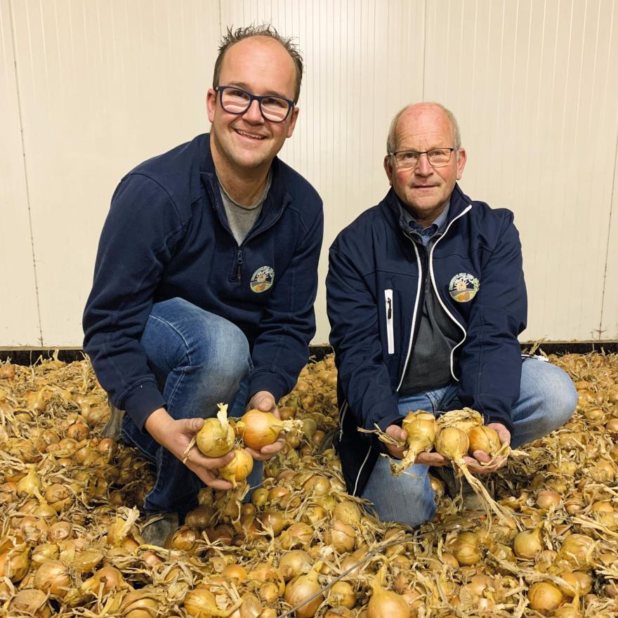 René et Jorg Buth, producteurs d'oignons à Drirkland utilisent la formulation B Mox 